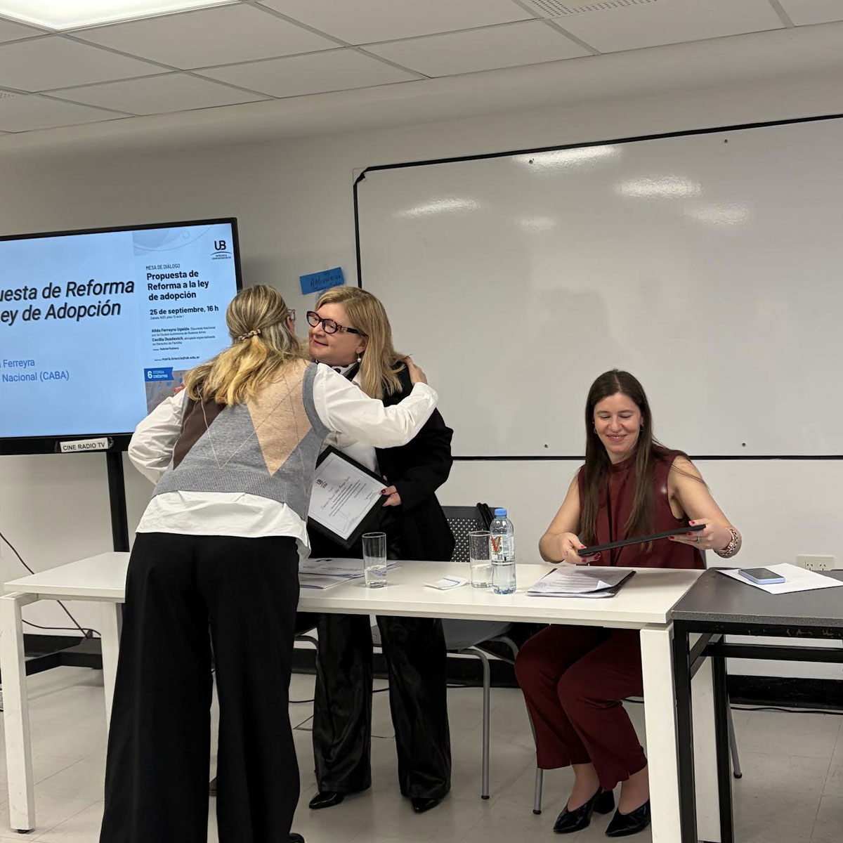 Se debatió en la UB la propuesta de reforma a la ley de adopción