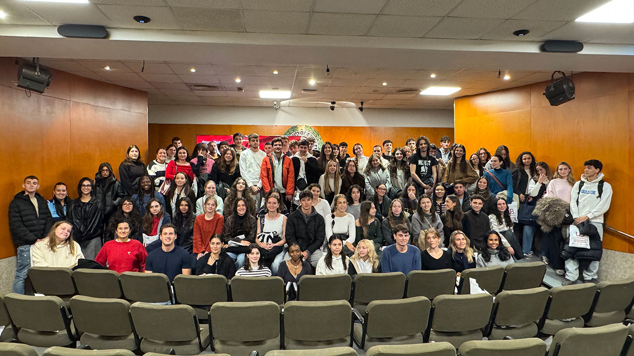 Bienvenida a estudiantes internacionales
