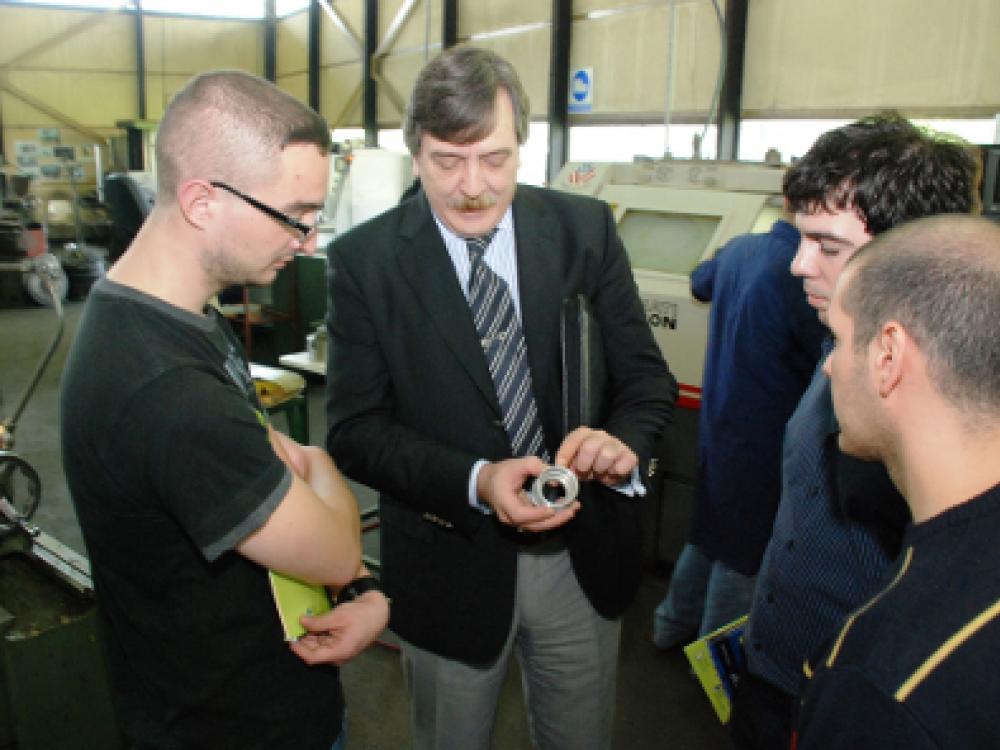 Estudiantes de la Carrera de Ingeniería Electromecánica visitaron CITEDEF